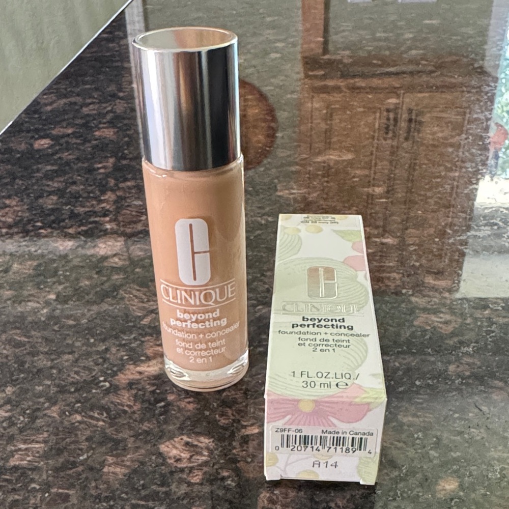 Clinique Beyond Perfecting Foundation + Concealer — Warm Beige (Neutral Tan)